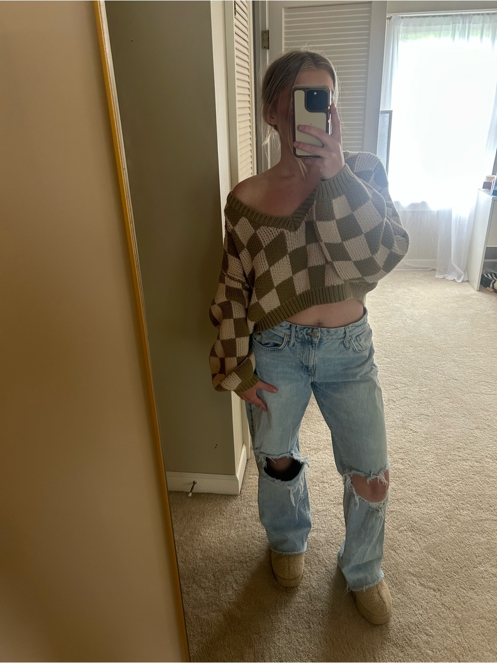 Blue Blush Olive & Cream Checkerboard V-Neck Crop Sweater